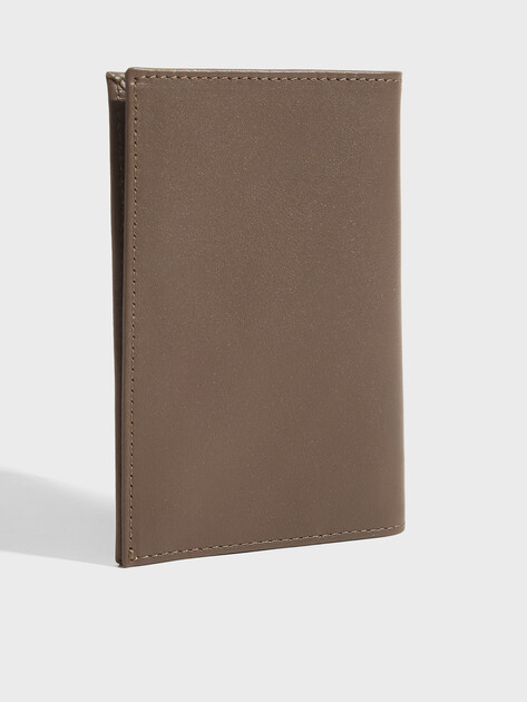 Женская обложка для паспорта MAISON DAVID PASSPORT COVER, Артикул PASSPORT COVER, серовато-коричневый | 5289651. Ракурс 2