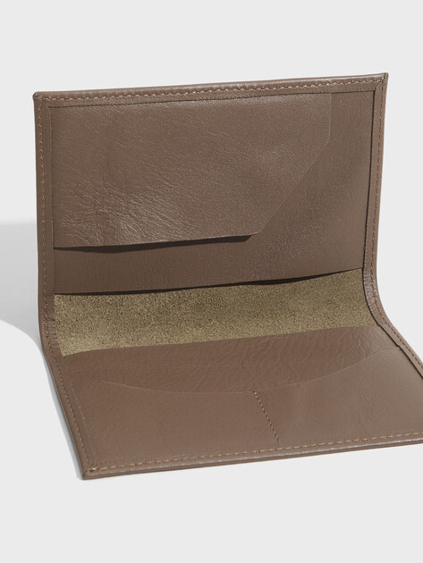 Женская обложка для паспорта MAISON DAVID PASSPORT COVER, Артикул PASSPORT COVER, серовато-коричневый | 5289651. Ракурс 3