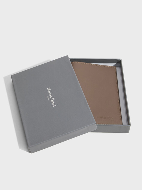 Женская обложка для паспорта MAISON DAVID PASSPORT COVER, Артикул PASSPORT COVER, серовато-коричневый | 5289651. Ракурс 4