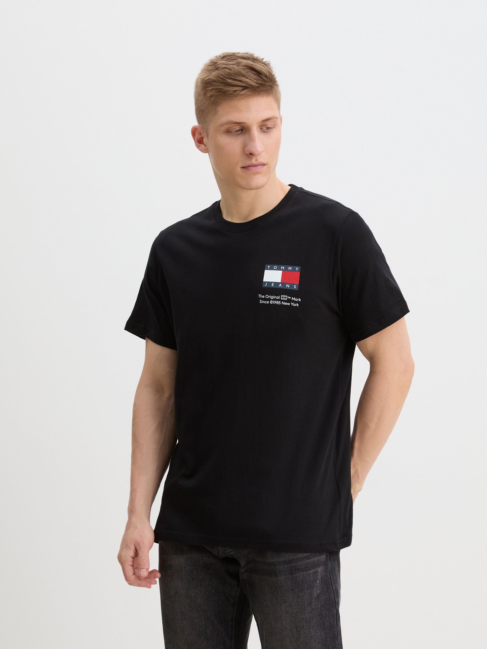 TOMMY JEANS TJM SLIM ESSENTIAL FLAG TEE EXT 4237703