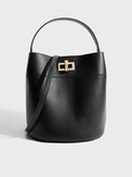 FURLA FURLA AMELIA M BUCKET BAG черный