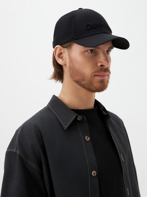 Мужская бейсболка CALVIN KLEIN CALVIN EMBROIDERY BB CAP, Артикул K50K505737, черный | 2358089. Ракурс 1 Мужская бейсболка CALVIN KLEIN CALVIN EMBROIDERY BB CAP, Артикул K50K505737, черный | 2358089. Ракурс 1