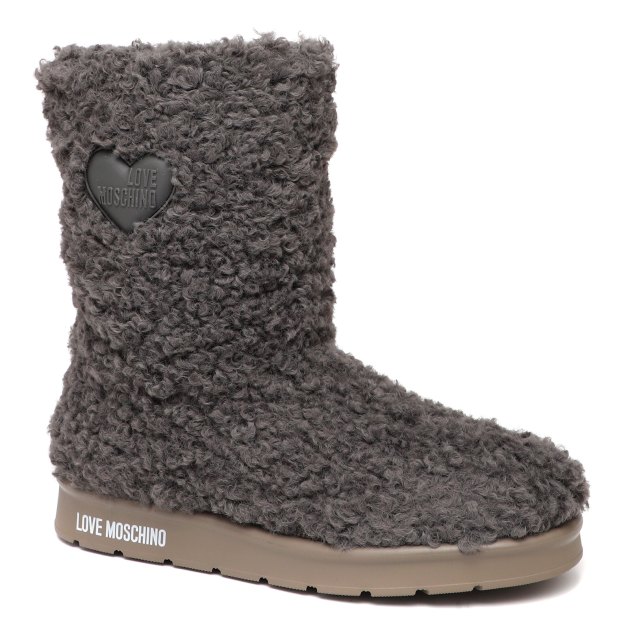 Love moschino faux fur stud deals snow boots