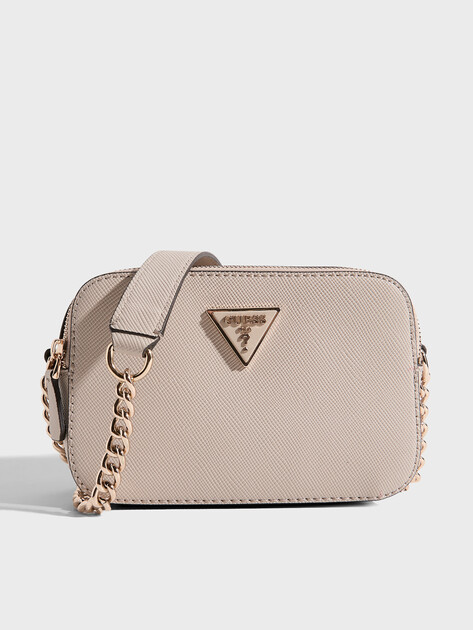 Женская сумка через плечо кросс-боди GUESS NOELLE CROSSBODY CAMERA, Артикул HWZG7879140, серовато-бежевый | 3811216. Ракурс 1