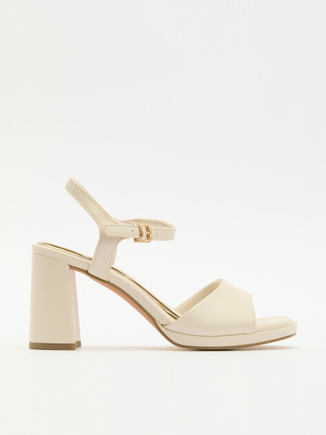 Босоножки MARCO TOZZI LUTIO, Артикул 2-2-28368-42, молочно-белый | 4009210. Ракурс 1