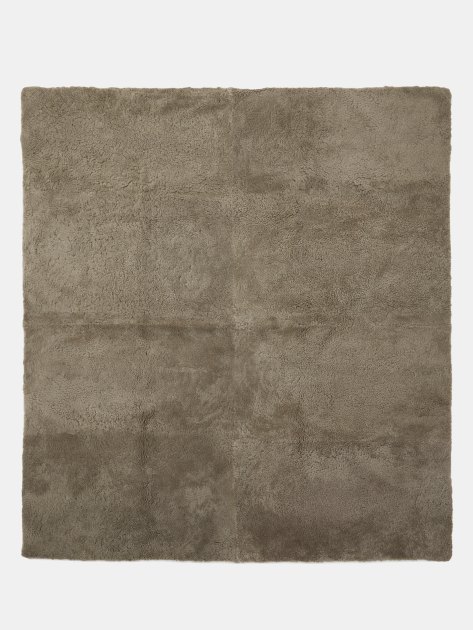 Ковер из натуральной овчины 1.8x2м MAISON DAVID, Артикул IM-RUG 1.8x2m, зелено-серый | 4037234. Ракурс 1