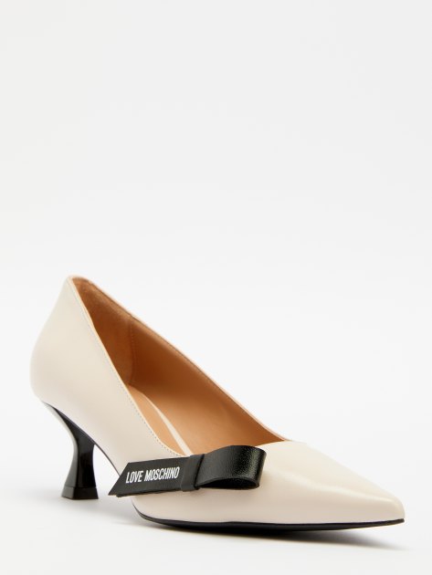 Moschino flats store