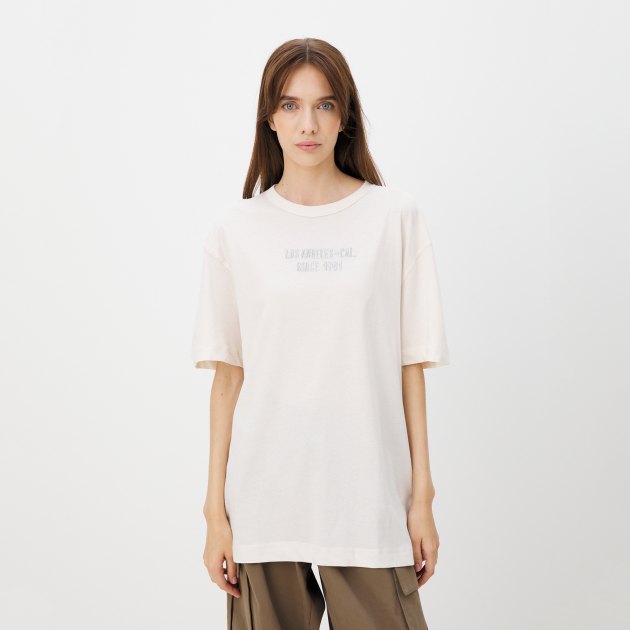 Женская футболка GUESS SS CN PAISLEY LOGO TEE, Артикул W4YI18JA914, светло-бежевый | 4072286. Ракурс 1