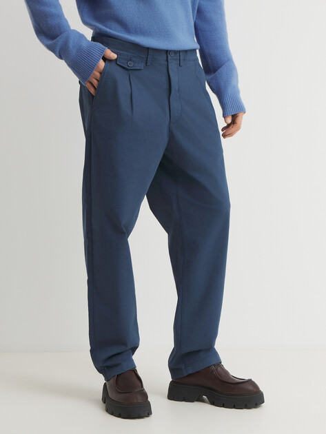 Мужские брюки PEPE JEANS RELAXED COMFORT PLEATED CHINO, Артикул PM211803, серо-синий | 4238720. Ракурс 1