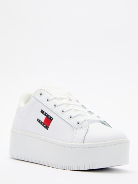 Женские кеды TOMMY JEANS ESSENTIAL FINE CLEAT FLATFORM TRAINERS, Артикул EN0EN02518, белый | 4270473. Ракурс 1 Женские кеды TOMMY JEANS ESSENTIAL FINE CLEAT FLATFORM TRAINERS, Артикул EN0EN02518, белый | 4270473. Ракурс 1