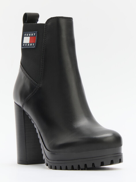Ботильоны TOMMY JEANS TJW NEW ESS HIGH HEEL BOOT, Артикул EN0EN02439, черный | 4353592. Ракурс 1 Ботильоны TOMMY JEANS TJW NEW ESS HIGH HEEL BOOT, Артикул EN0EN02439, черный | 4353592. Ракурс 1