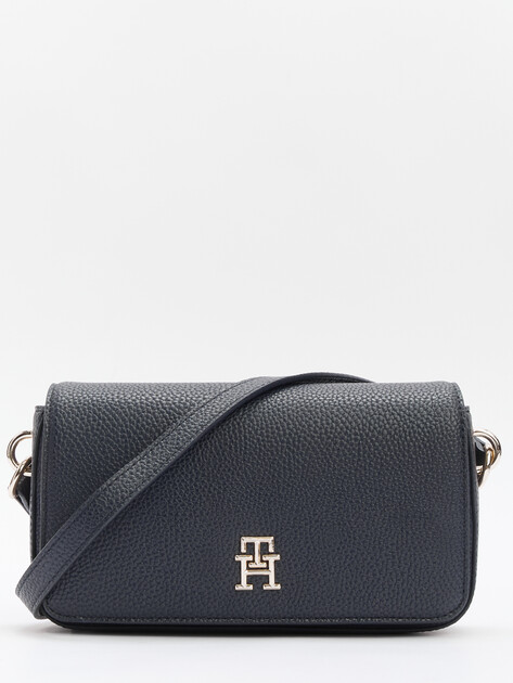 Кросс-боди TOMMY HILFIGER TH EMBLEM FLAP CROSSOVER, Артикул AW0AW15180, темно-синий | 4357249. Ракурс 1 Кросс-боди TOMMY HILFIGER TH EMBLEM FLAP CROSSOVER, Артикул AW0AW15180, темно-синий | 4357249. Ракурс 1