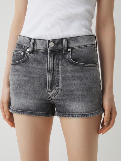 Женские шорты из денима MO5CH1NO JEANS DENIM, Артикул 0317 SS25, серый | 4359941. Ракурс 1 Женские шорты из денима MO5CH1NO JEANS DENIM, Артикул 0317 SS25, серый | 4359941. Ракурс 1