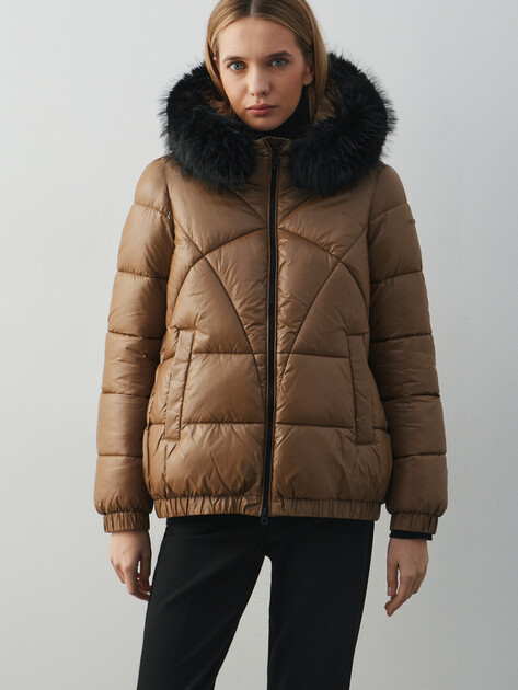 Женский пуховик GEOX W BACKSIE S, Артикул W5628S, светло-коричневый | 4523935. Ракурс 1