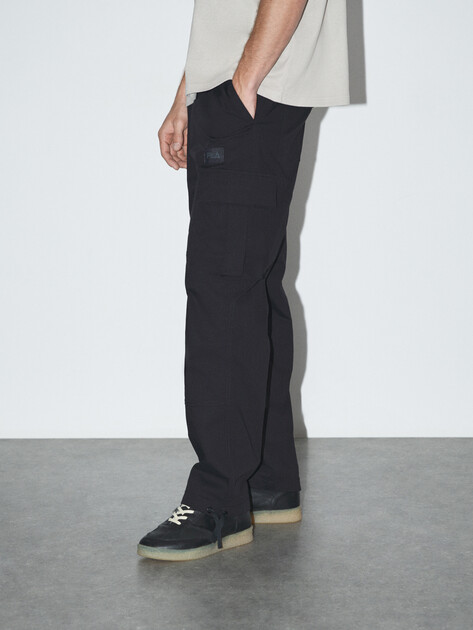 Мужские брюки карго FILA, Артикул 133304, черный | 4524985. Ракурс 1