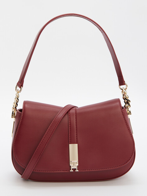 Женский сэдл TOMMY HILFIGER TH HERITAGE SADDLE BAG, Артикул AW0AW16467, вишневый | 4533668. Ракурс 1