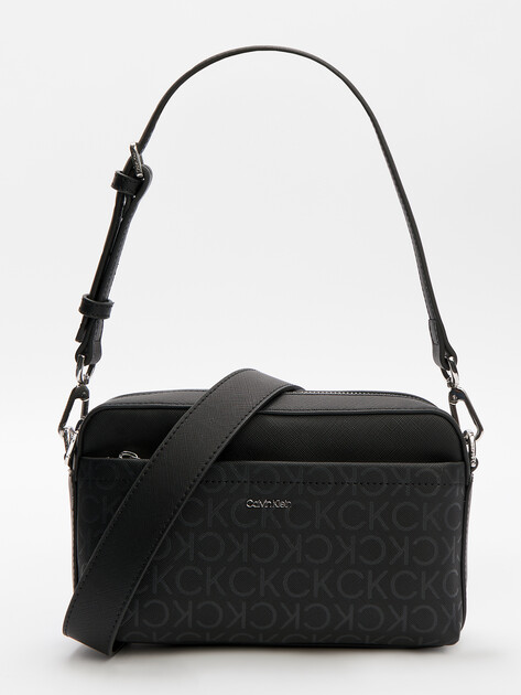 Женская сумка на плечо CALVIN KLEIN CK MUST CONV CAMERA BAG, Артикул K60K612536, черный | 4572259. Ракурс 1