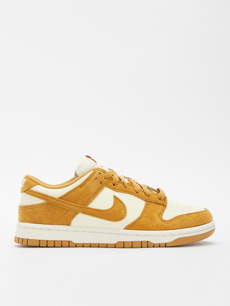 Женские кеды NIKE WMNS NIKE DUNK LOW, Артикул HJ7673, коричнево-оранжевый | 4593632. Ракурс 1