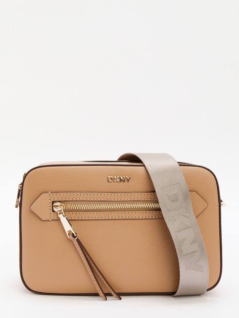 Кросс-боди DKNY BRYANT AVE CAMERA BA, Артикул R42E3E22(K), темно-бежевый | 4604157. Ракурс 1