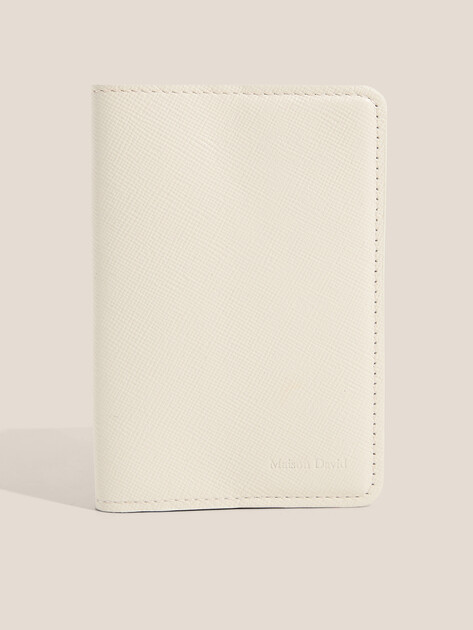 Обложка для паспорта MAISON DAVID, Артикул DAFNA, молочно-белый | 4621371. Ракурс 1