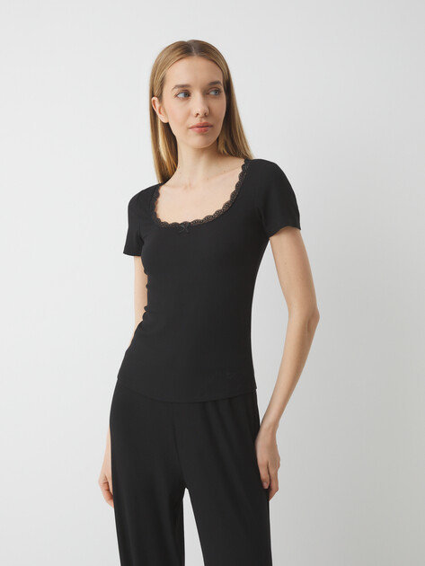 Женская футболка GUESS LIA SS TOP, Артикул O5GP02KCQ72, черный | 4663223. Ракурс 1