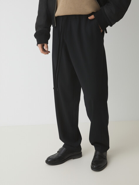 Мужские брюки MM6 MAISON MARGIELA PANTS, Артикул SH0KA0023, черный | 4666516. Ракурс 1