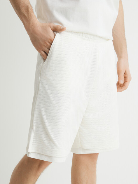 Мужские шорты GUESS FOXGLOVE SHORT, Артикул Z5GD06KCUT1, белый | 4677254. Ракурс 1