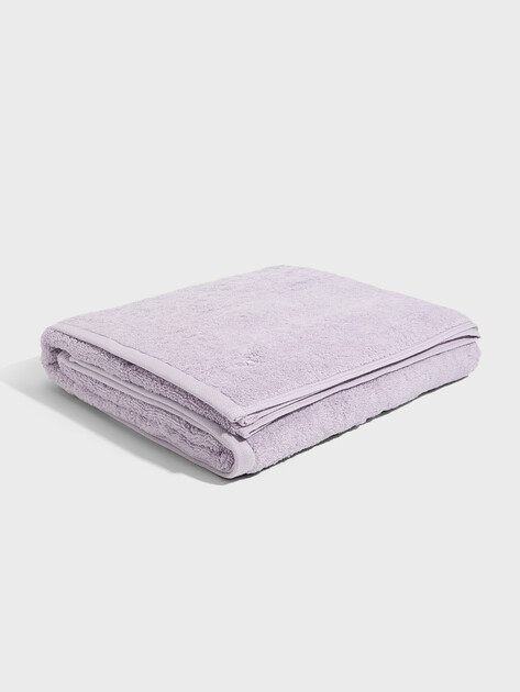 Махровое банное полотенце 100x150 MAISON DAVID, Артикул Charlotte ABC 100x150 cm, лавандовый | 4692224. Ракурс 1