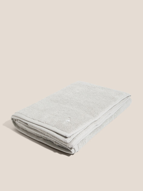 Махровое полотенце-покрывало 100x180 MAISON DAVID, Артикул Charlotte ABC 100x180 cm, зеленовато-серый | 4692370. Ракурс 1