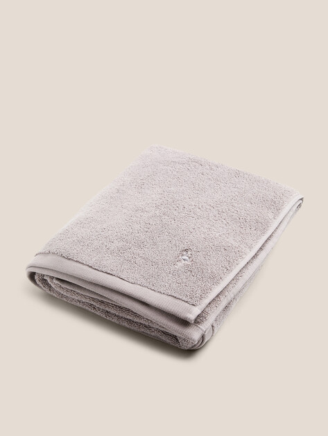 Махровое банное полотенце 100x150 MAISON DAVID, Артикул Louis ABC 100x150 cm, коричневато-серый | 4720267. Ракурс 1
