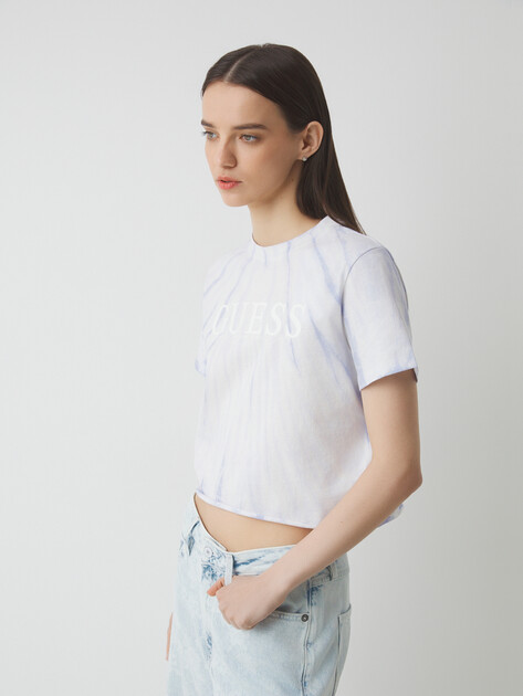Женская футболка тай-дай GUESS GENZIANA CROP TEE, Артикул V5GI19I3Z14, фиолетовый | 4737723. Ракурс 1 Женская футболка тай-дай GUESS GENZIANA CROP TEE, Артикул V5GI19I3Z14, фиолетовый | 4737723. Ракурс 1