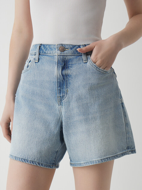 Женские шорты из денима GUESS SUPER RELAXED SHORT, Артикул W5GD1AD4K30, голубой | 4756564. Ракурс 1 Женские шорты из денима GUESS SUPER RELAXED SHORT, Артикул W5GD1AD4K30, голубой | 4756564. Ракурс 1