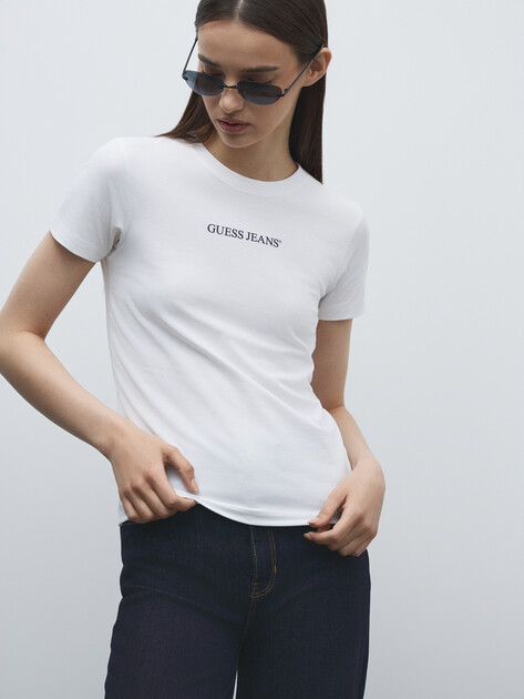 Женская футболка GUESS JEANS GJ SS CN SLIM LOGO PRINT TEE, Артикул W4YI01J1314, белый | 4800349. Ракурс 1 Женская футболка GUESS JEANS GJ SS CN SLIM LOGO PRINT TEE, Артикул W4YI01J1314, белый | 4800349. Ракурс 1