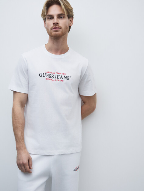 Мужская футболка GUESS JEANS GJ SS CN REG AMERICAN TRAD TEE, Артикул M4YI42K8FQ4, белый | 4801164. Ракурс 1