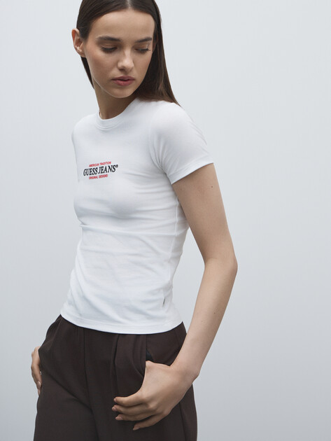 Женская футболка GUESS JEANS GJ SS CN SLIM AMERICAN TR TEE, Артикул W4YI03J1314, белый | 4803699. Ракурс 1 Женская футболка GUESS JEANS GJ SS CN SLIM AMERICAN TR TEE, Артикул W4YI03J1314, белый | 4803699. Ракурс 1