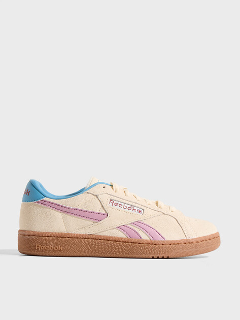 Женские кеды REEBOK CLUB C GROUNDS UK, Артикул CLUB C GROUNDS UK, светло-бежевый | 4806196. Ракурс 1