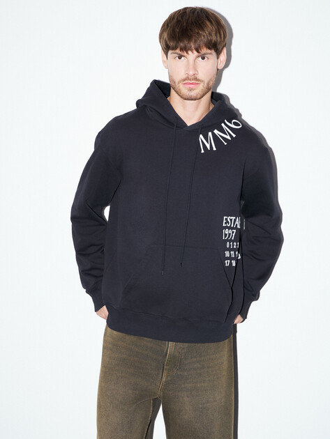 Мужское худи MM6 MAISON MARGIELA, Артикул SH0GU0026, черный | 4855420. Ракурс 1