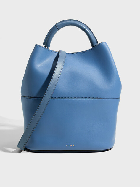 Женская сумка  FURLA, Артикул FURLA SFERA S BUCKET BAG 26, синий | 4857786. Ракурс 1
