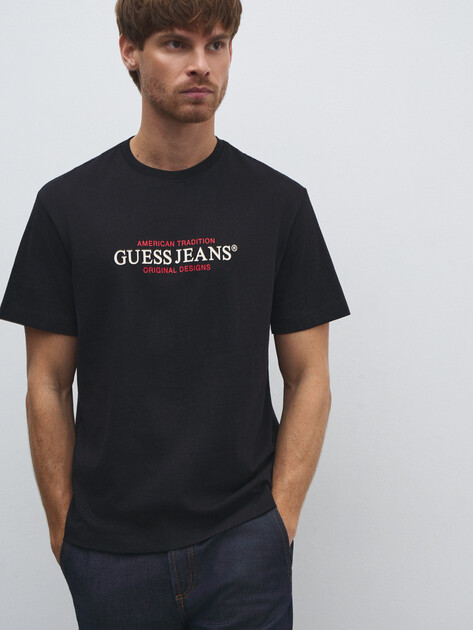Мужская футболка GUESS JEANS GJ SS CN REG AMERICAN TRAD TEE, Артикул M4YI42K8FQ4, черный | 4908010. Ракурс 1