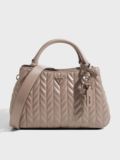 Женский тоут GUESS CHERYL TRIPLE COMP SATCHEL, Артикул HWTQ9720060, серо-бежевый | 4913571. Ракурс 1