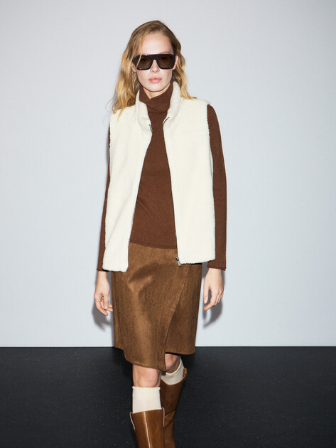 Женский жилет тедди MAISON DAVID, Артикул LUNETTE_TEDDY, молочно-белый | 4924311. Ракурс 1