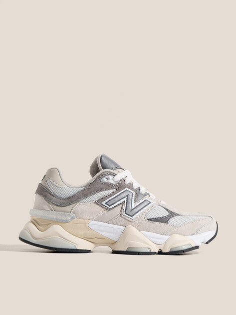 Женские кроссовки NEW BALANCE 9060, Артикул U9060, светло-серый | 4935790. Ракурс 1