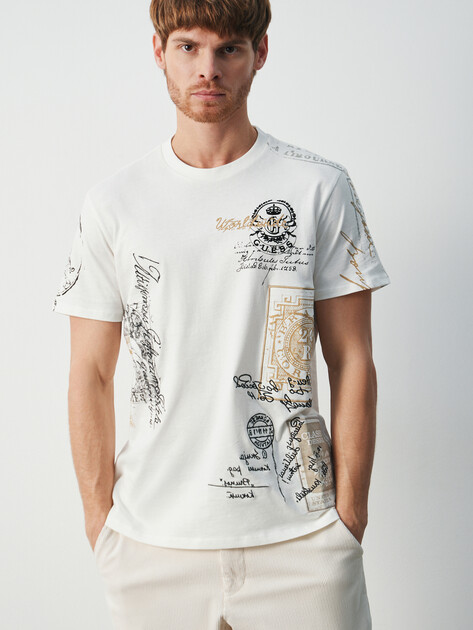 Мужская футболка GUESS SS BSC 1981 POSTAGE TEE, Артикул M5BI64KBW41, белый | 4947597. Ракурс 1