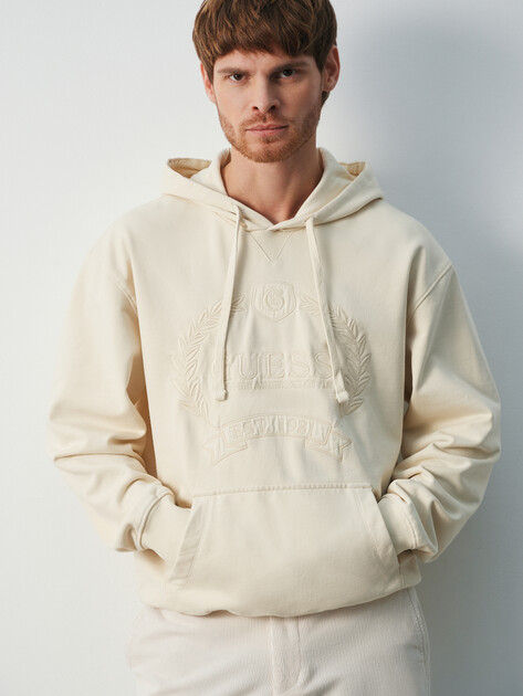 Мужское худи GUESS ECO TYLER HVY GUESS HOODIE, Артикул M5BQ21KCNY4, молочно-белый | 4948937. Ракурс 1