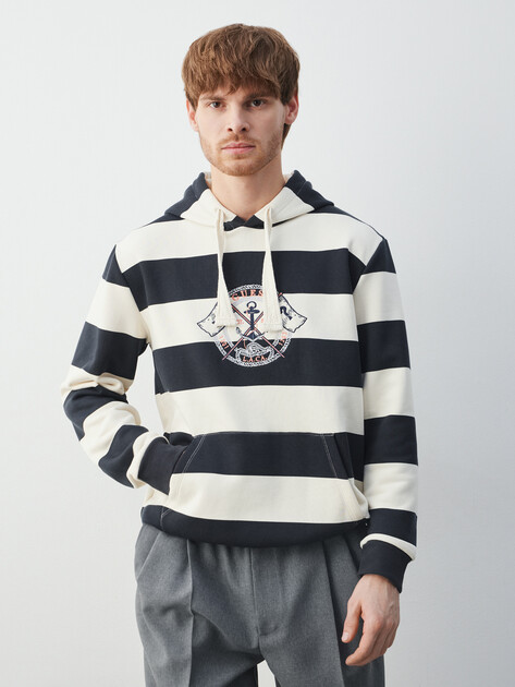 Мужское худи GUESS MARINA HOODIE SWEATSHIRT, Артикул M5YQ28K0252, черный | 4949035. Ракурс 1