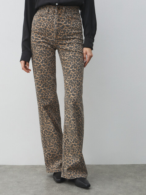 Женские широкие джинсы  GUESS, Артикул W5YA1AWHFP2, леопардовый принт | 4958370. Ракурс 1