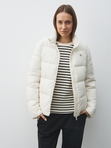 Женский пуховик GUESS NEW CLAUDIA LIGHT PUFFER JACKE, Артикул V4YL03WFUD0, белый | 4963154. Ракурс 1