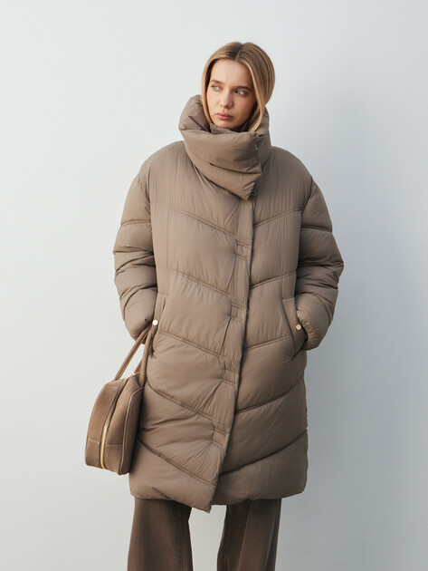 Женский пуховик GUESS SAMANTA SOFT PUFFA, Артикул W5BL39W2862, пыльно-коричневый | 4993978. Ракурс 1