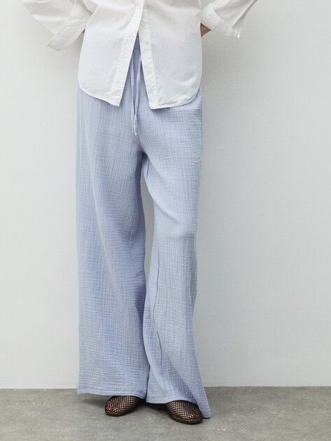 Женские широкие брюки из муслина MAISON DAVID, Артикул BLN920, небесно-голубой | 5017080. Ракурс 1