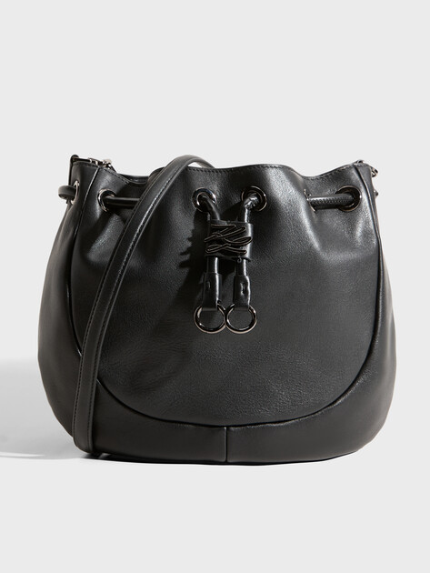Женская сумка  KARL LAGERFELD k/autograph sm bucket cb, Артикул B3W30052, черный | 5052309. Ракурс 1